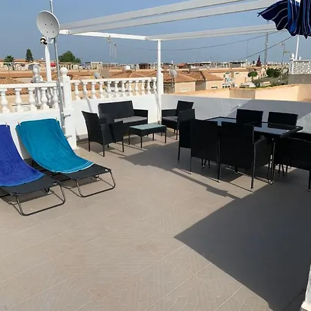Upper Floor 2 Bed In Paraje Natural Fase 1, شقة *